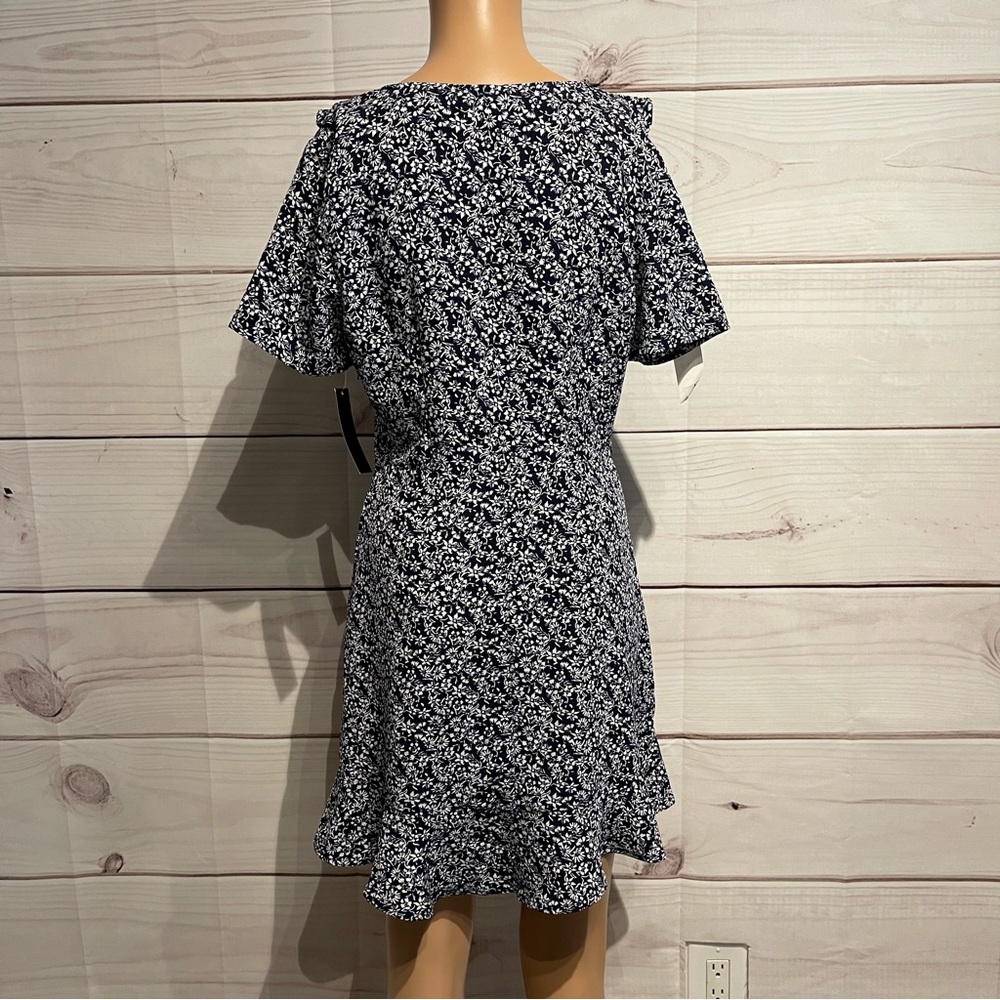 📦 Speechless faux wrap dress - Picture 2 of 8